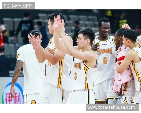 2019年CBA山东队与新疆队激战回顾精彩瞬间与赛场亮点分析