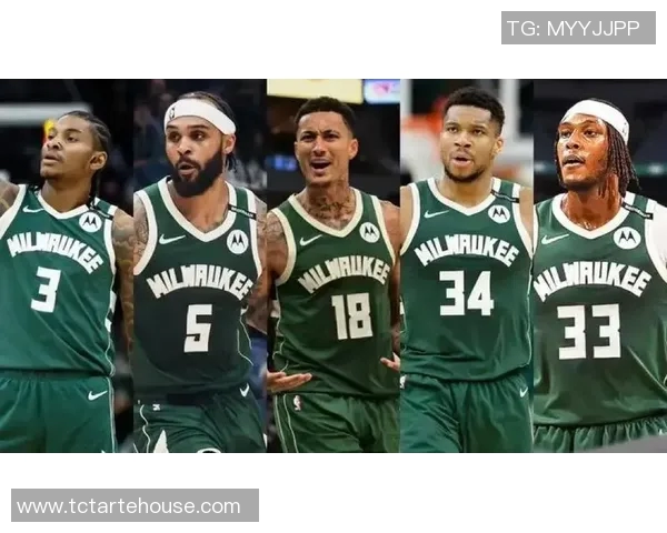 米尔沃基雄鹿队员集体努力，备战新赛季