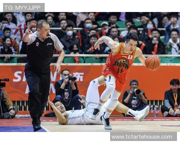 山东高速队主场告捷，队员表现抢眼获得赛季第十胜