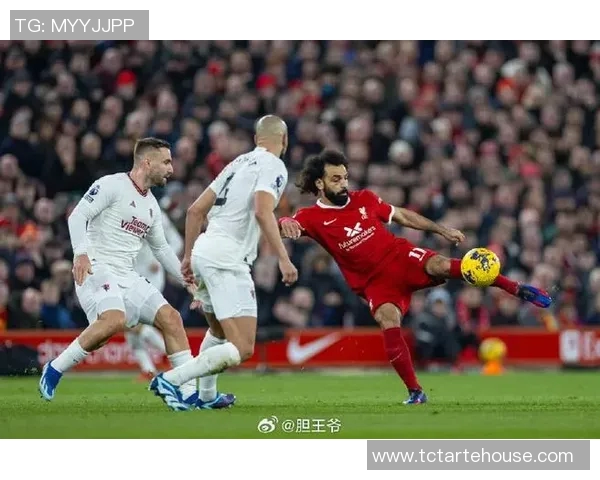 曼联与利物浦下半场激战回顾双方精彩表现与战术较量分析